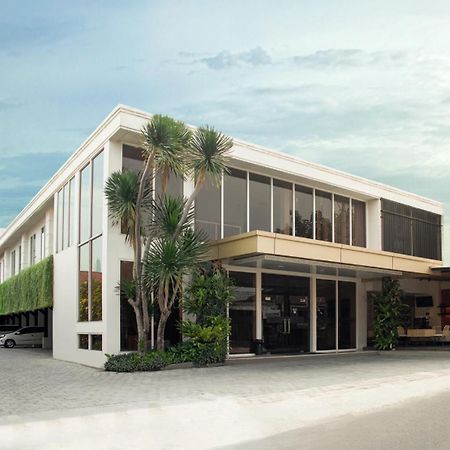 Aveon Express Hotel By Daphna International Yogyakarta Exterior foto