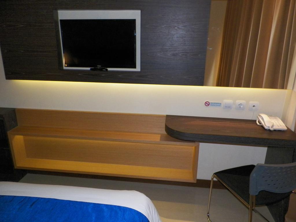 Aveon Express Hotel By Daphna International Yogyakarta Exterior foto