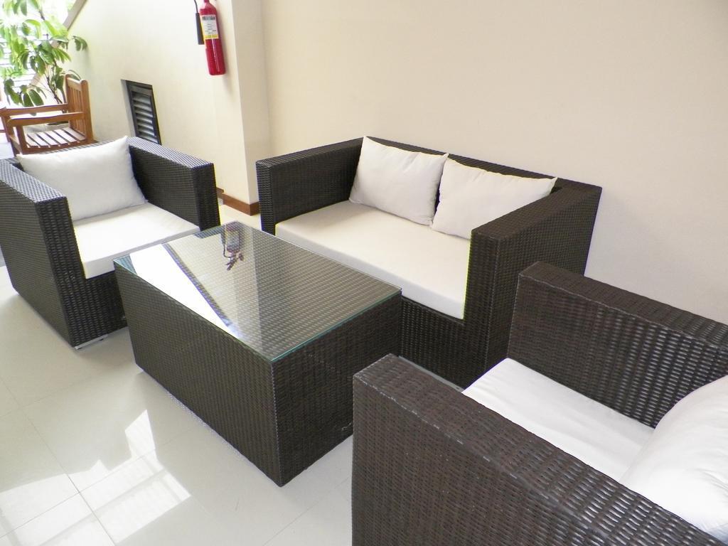 Aveon Express Hotel By Daphna International Yogyakarta Exterior foto