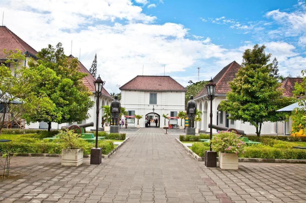 Aveon Express Hotel By Daphna International Yogyakarta Exterior foto