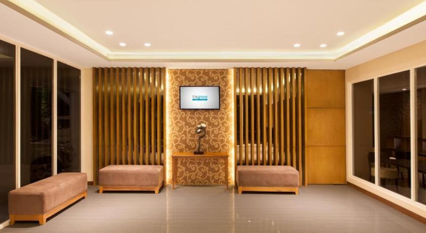 Aveon Express Hotel By Daphna International Yogyakarta Exterior foto