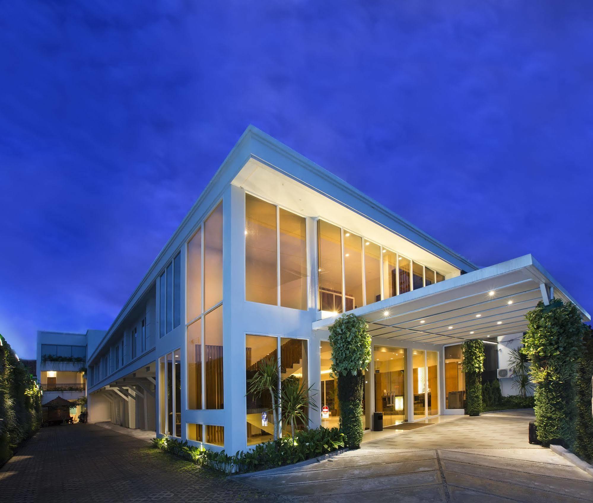 Aveon Express Hotel By Daphna International Yogyakarta Exterior foto