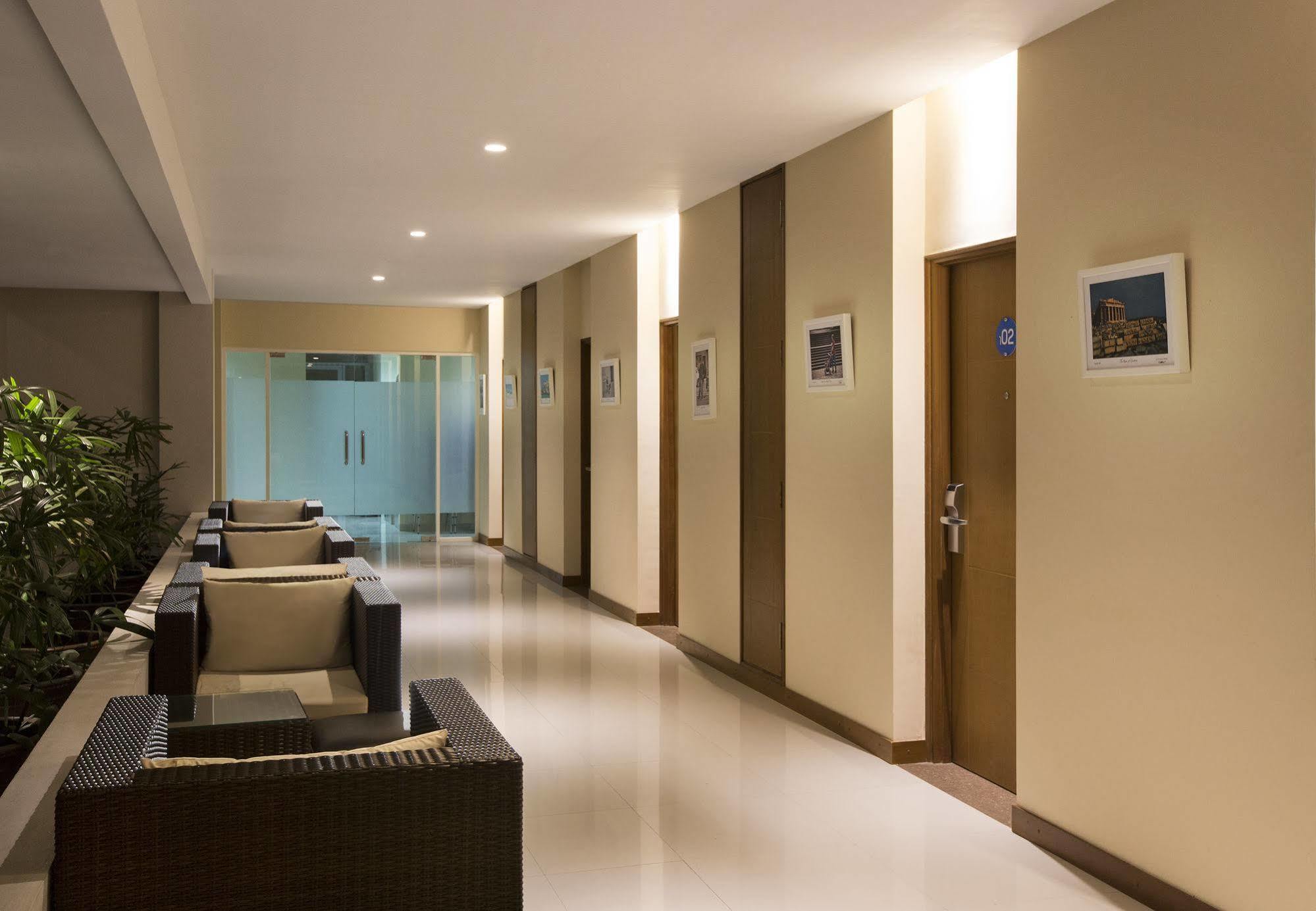 Aveon Express Hotel By Daphna International Yogyakarta Exterior foto