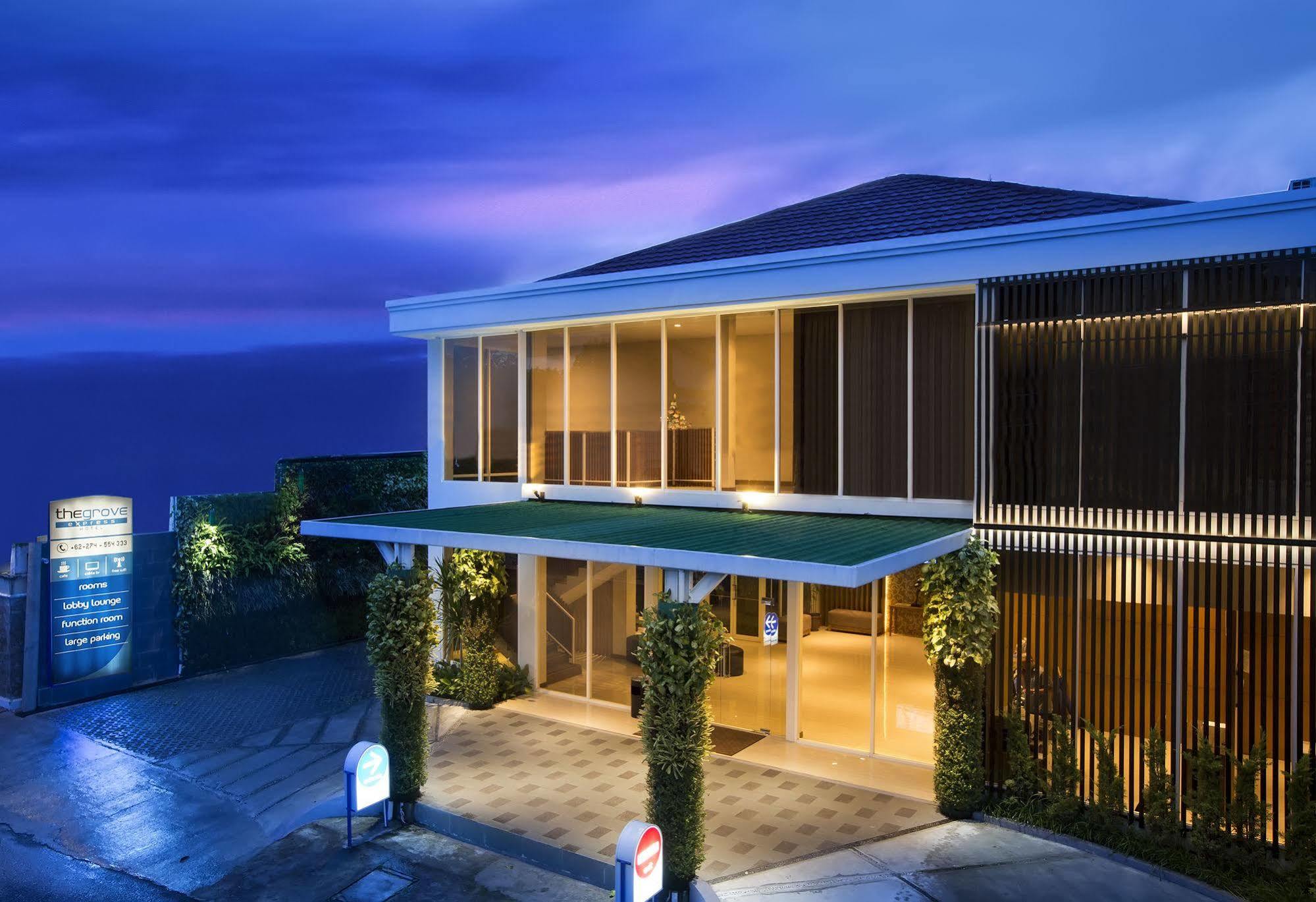 Aveon Express Hotel By Daphna International Yogyakarta Exterior foto